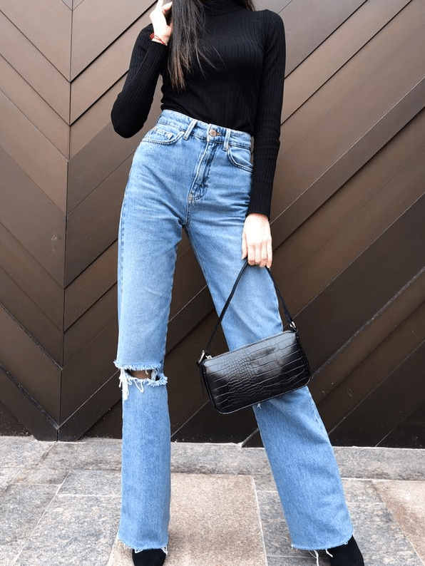 Turtleneck_Sweater_with_High-Waisted_Jeans