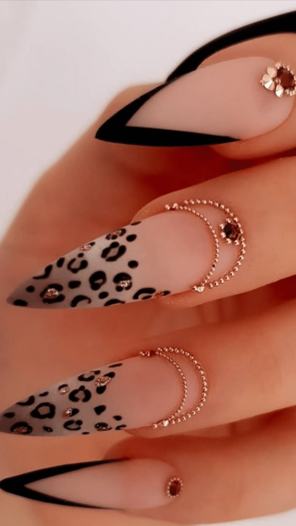 Animal_Print_Stiletto_Nails