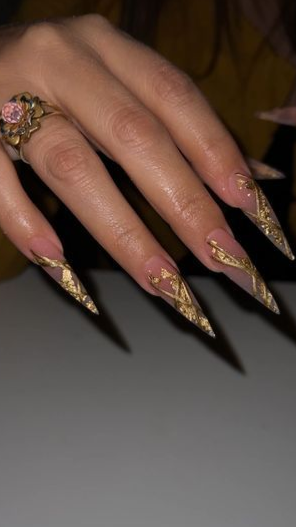 Gold_Leaf_Accent_Nails