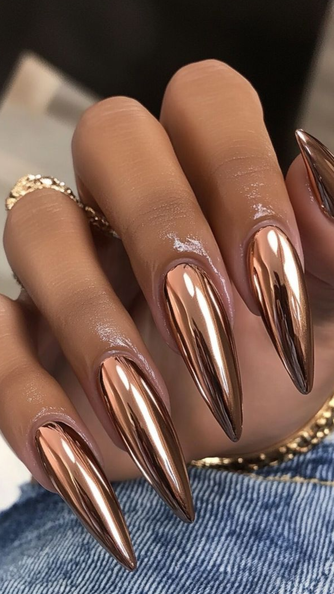 Holographic_Stiletto_Nails