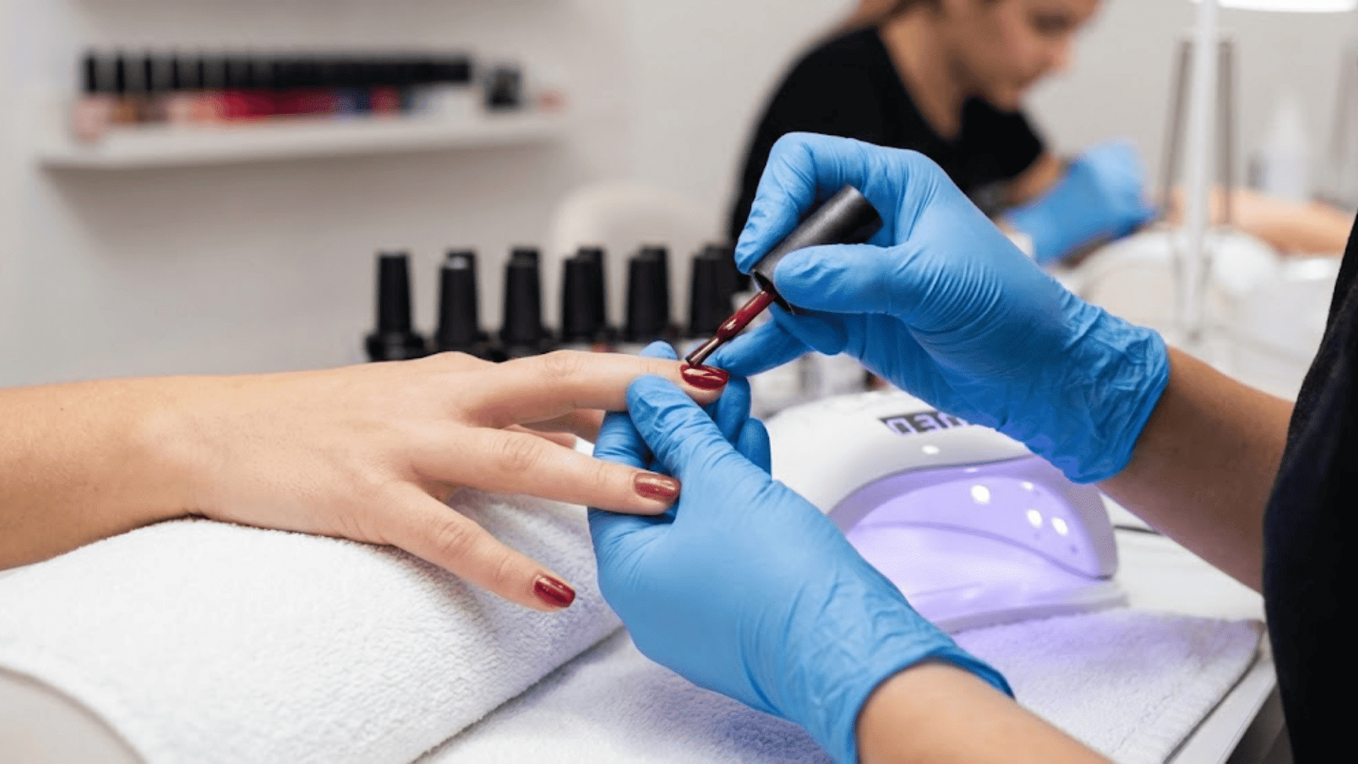 how shellac nails are applied
