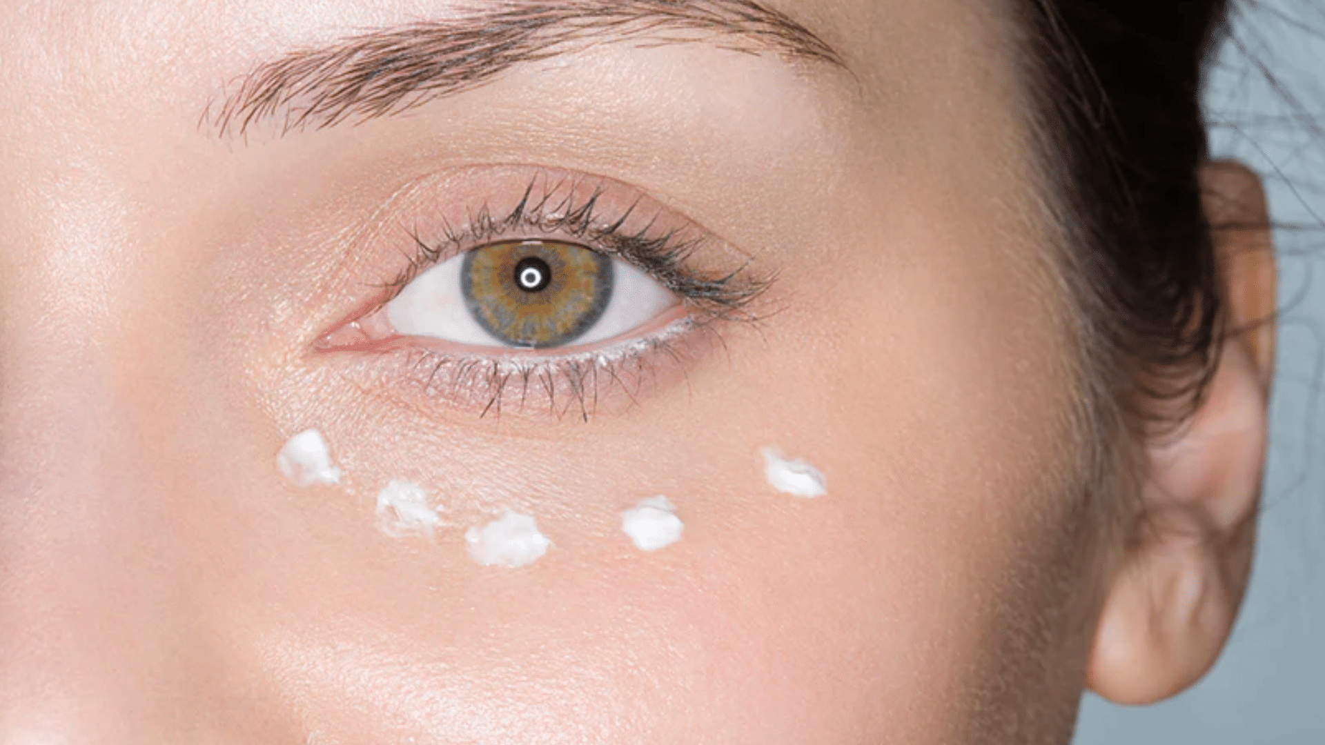 should-you-apply-eye-cream-before-or-after-moisturizer