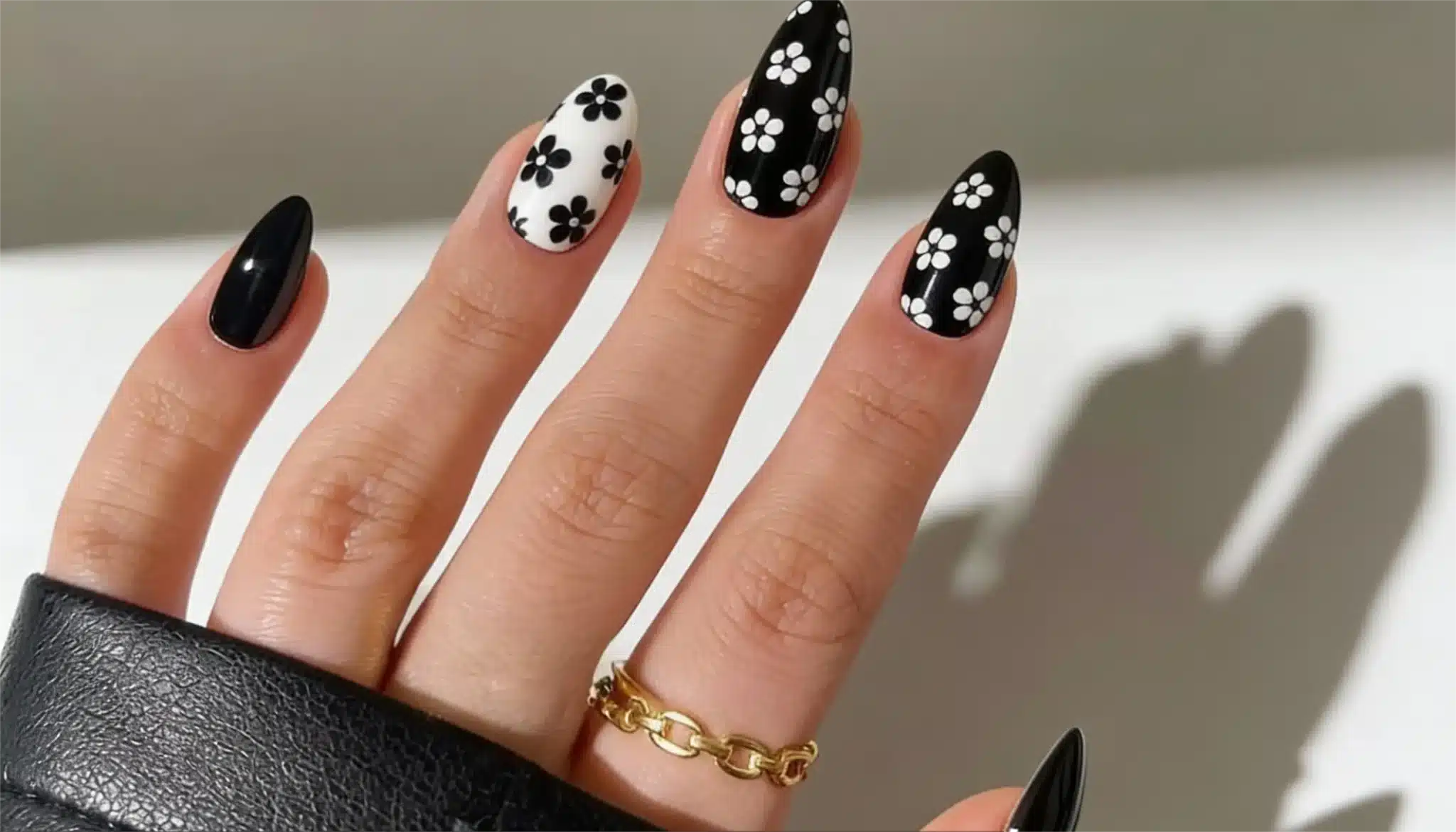 Black and white nail art with intricate floral designs, creating a stylish and elegant monochrome look for a chic and refined manicure