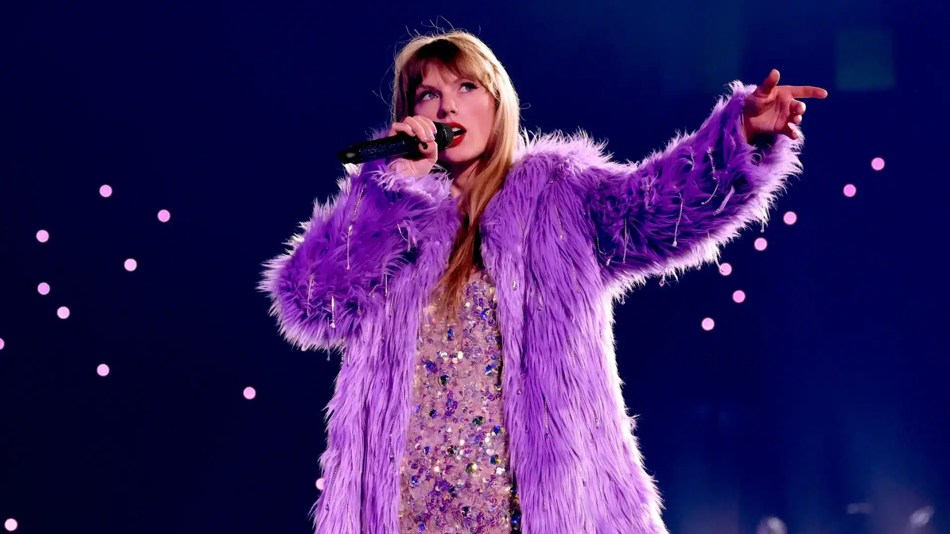 Entrance look with hand-finished couture details and purple fluffy coat