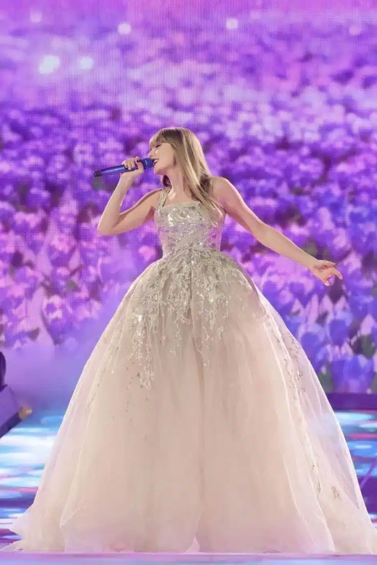 Silver tulle gown optimized for choreography with flowing, lightweight material