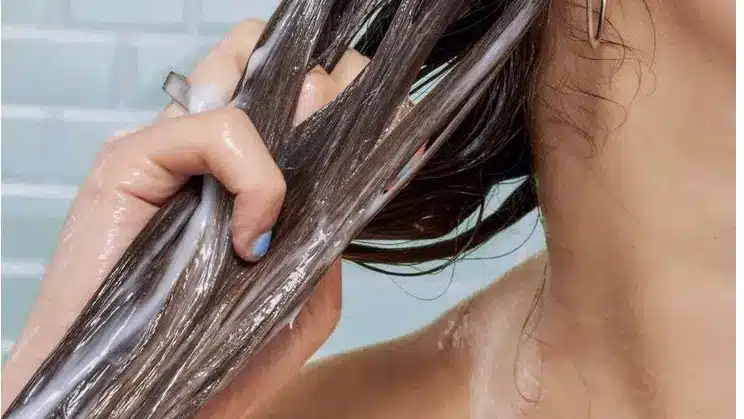 Hair with leave in conditoner, it is being used on hair.